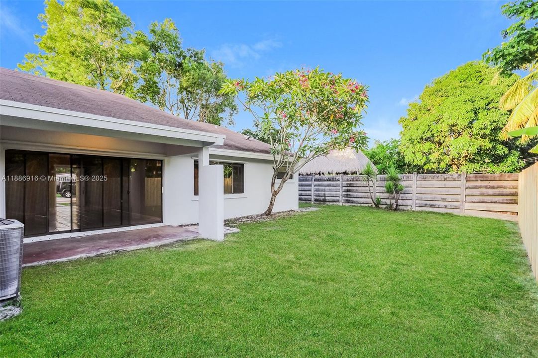 Recientemente alquilado: $2,330 (3 camas, 2 baños, 1390 Pies cuadrados)