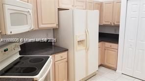 Active With Contract: $330,000 (2 beds, 2 baths, 1236 Square Feet)