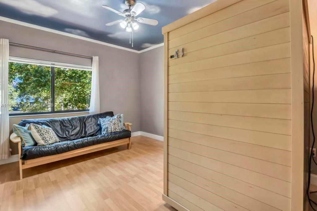 合同活跃: $1,399,000 (6 贝兹, 5 浴室, 4411 平方英尺)