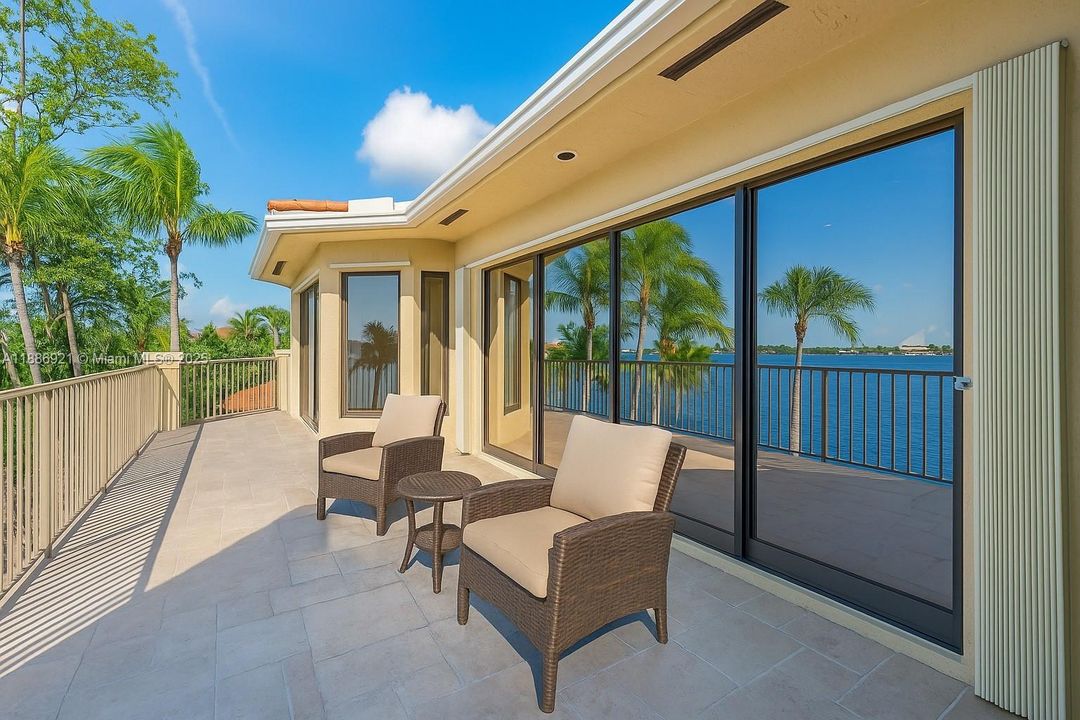 合同活跃: $1,399,000 (6 贝兹, 5 浴室, 4411 平方英尺)