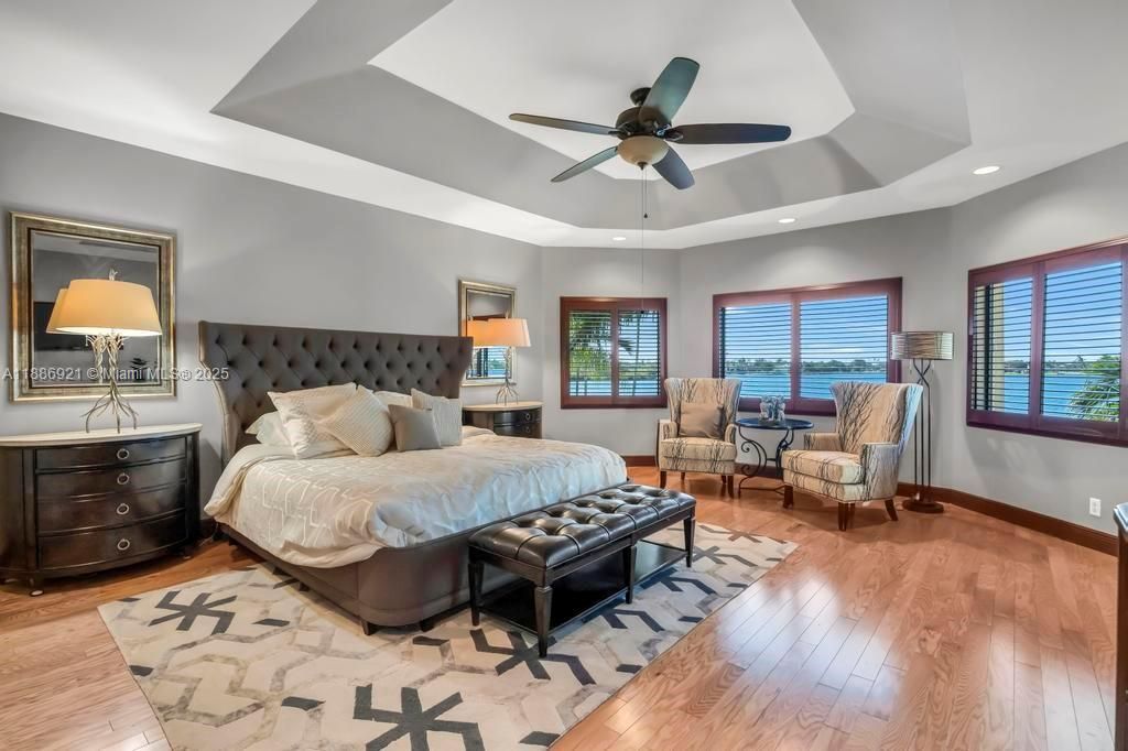 合同活跃: $1,399,000 (6 贝兹, 5 浴室, 4411 平方英尺)