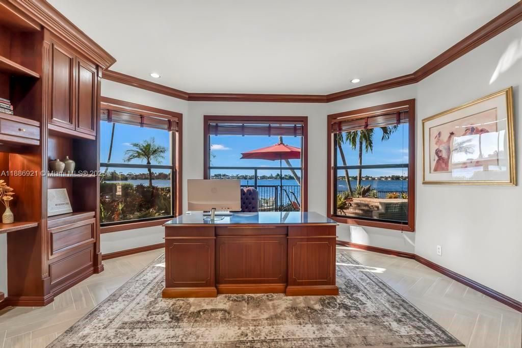 合同活跃: $1,399,000 (6 贝兹, 5 浴室, 4411 平方英尺)