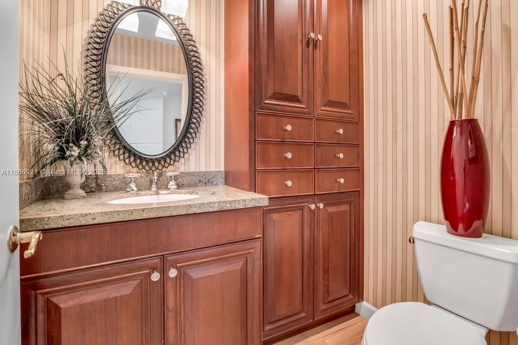 合同活跃: $1,399,000 (6 贝兹, 5 浴室, 4411 平方英尺)