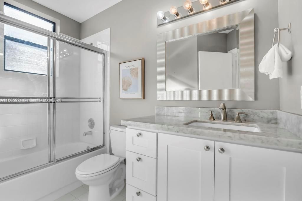 合同活跃: $1,399,000 (6 贝兹, 5 浴室, 4411 平方英尺)