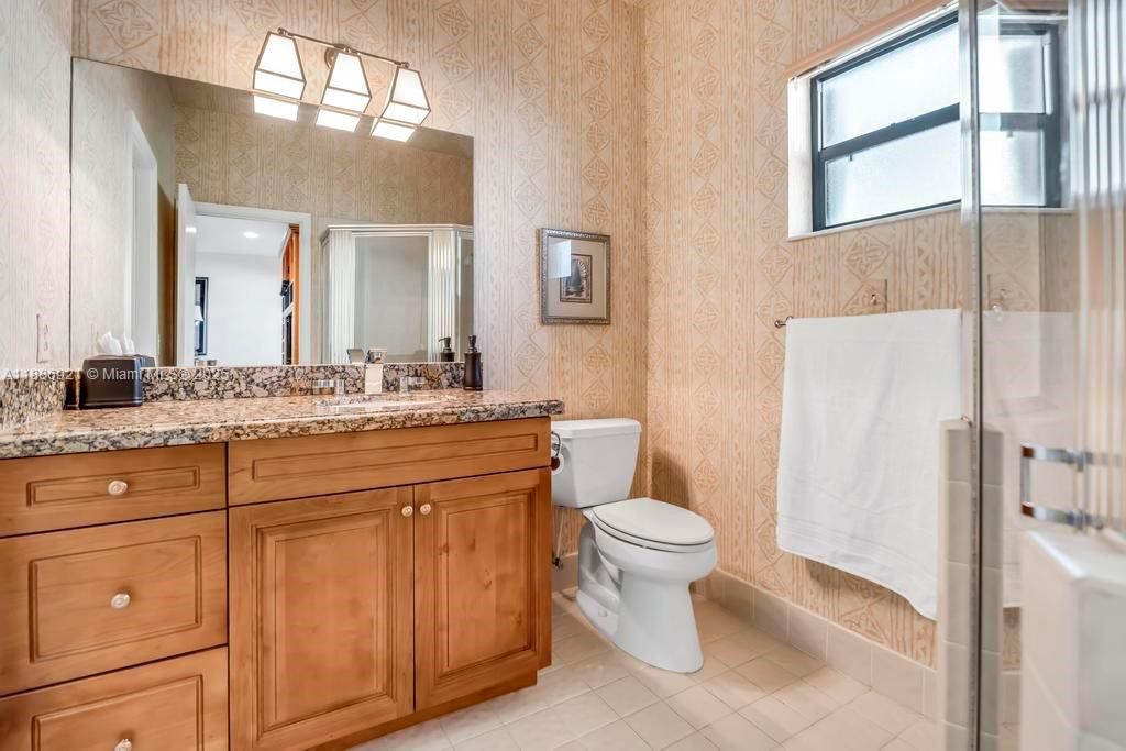 合同活跃: $1,399,000 (6 贝兹, 5 浴室, 4411 平方英尺)