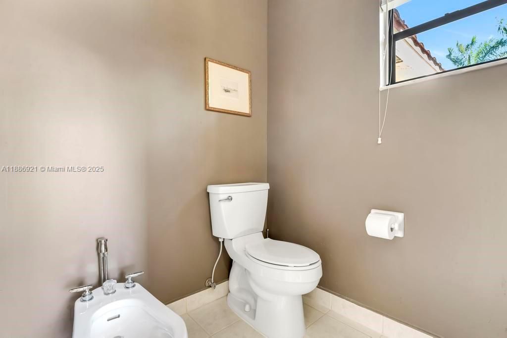 合同活跃: $1,399,000 (6 贝兹, 5 浴室, 4411 平方英尺)