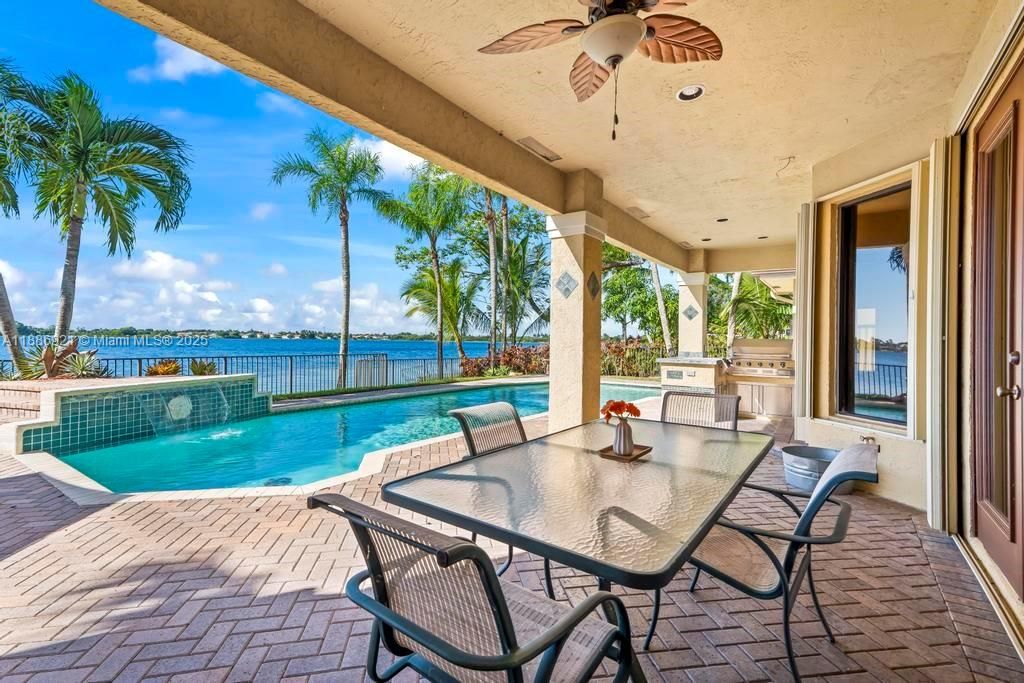 合同活跃: $1,399,000 (6 贝兹, 5 浴室, 4411 平方英尺)