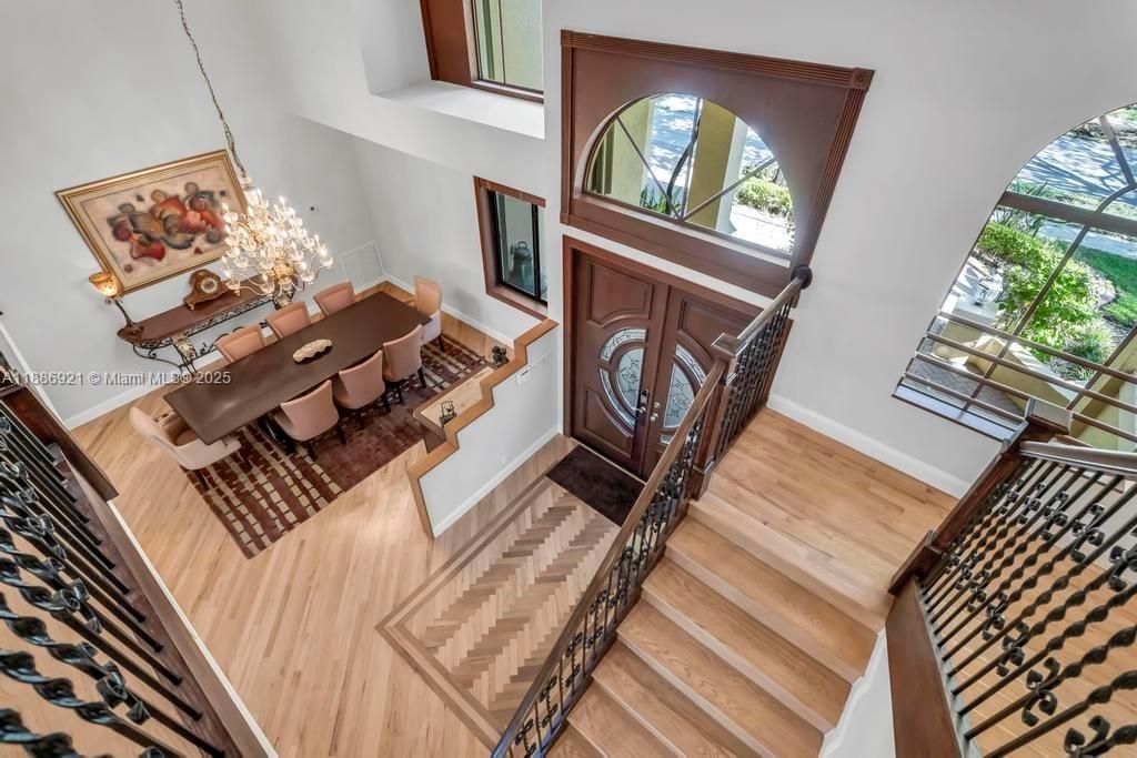 合同活跃: $1,399,000 (6 贝兹, 5 浴室, 4411 平方英尺)