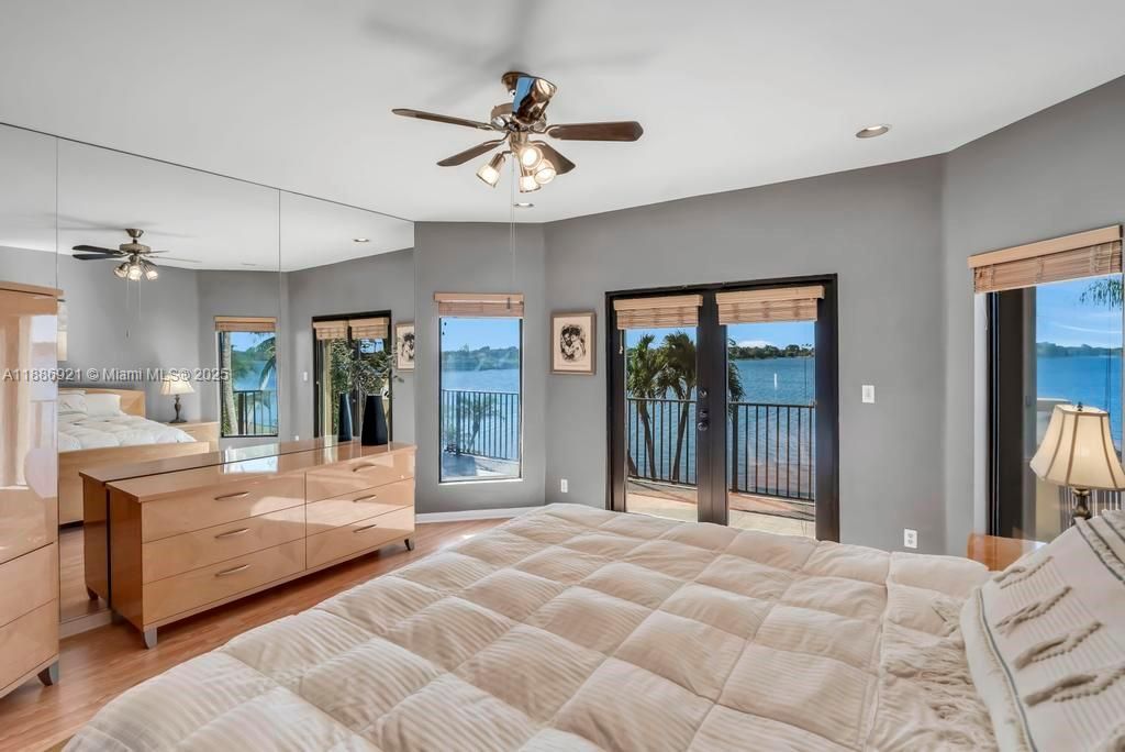 合同活跃: $1,399,000 (6 贝兹, 5 浴室, 4411 平方英尺)