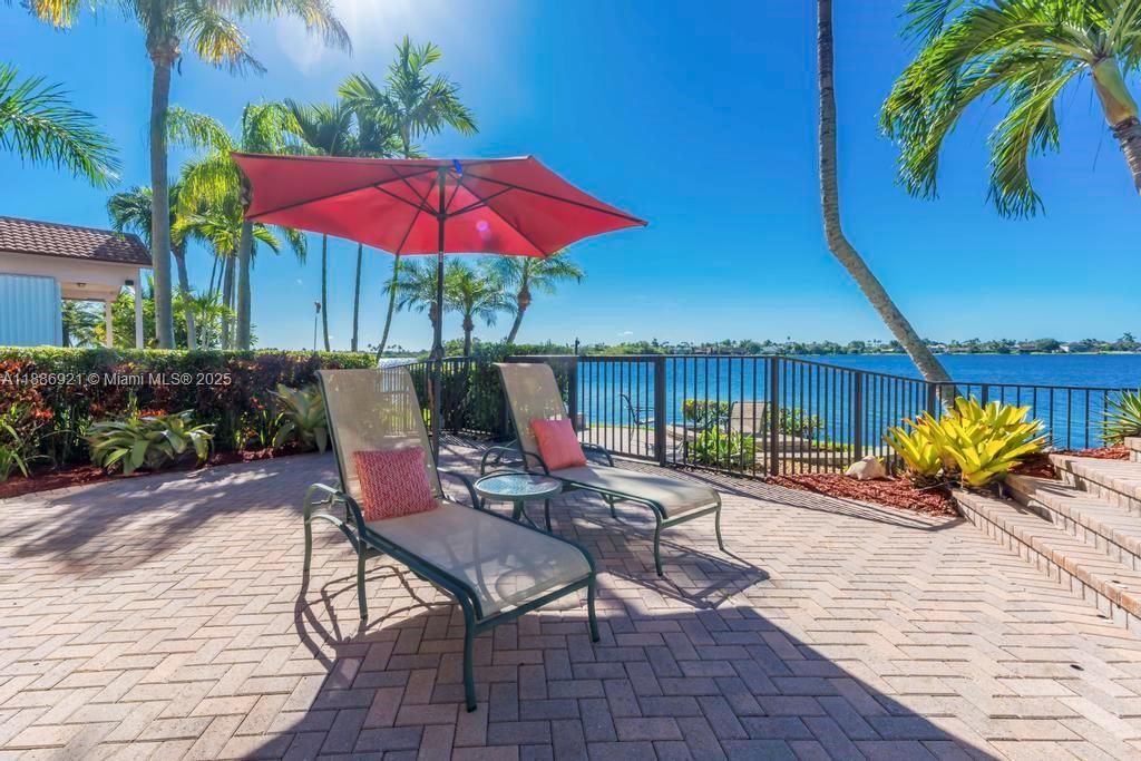 合同活跃: $1,399,000 (6 贝兹, 5 浴室, 4411 平方英尺)