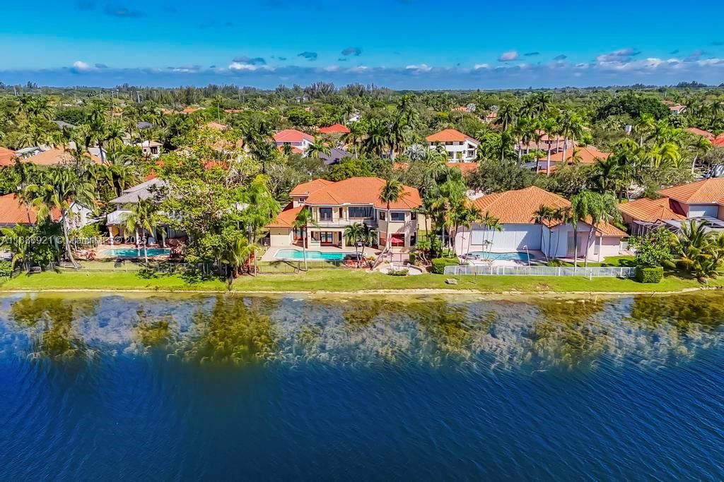 合同活跃: $1,399,000 (6 贝兹, 5 浴室, 4411 平方英尺)