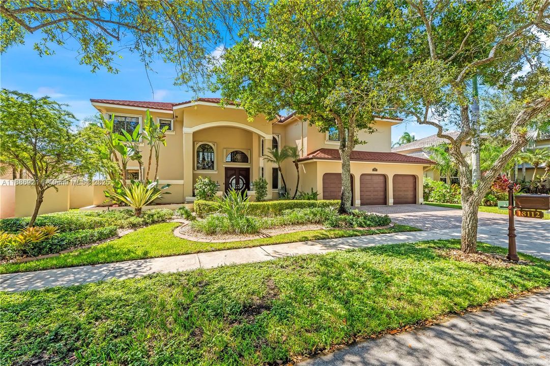 合同活跃: $1,399,000 (6 贝兹, 5 浴室, 4411 平方英尺)