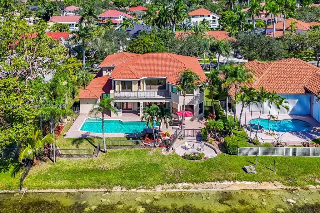 合同活跃: $1,399,000 (6 贝兹, 5 浴室, 4411 平方英尺)