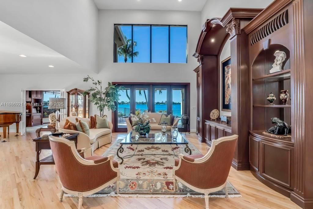 合同活跃: $1,399,000 (6 贝兹, 5 浴室, 4411 平方英尺)