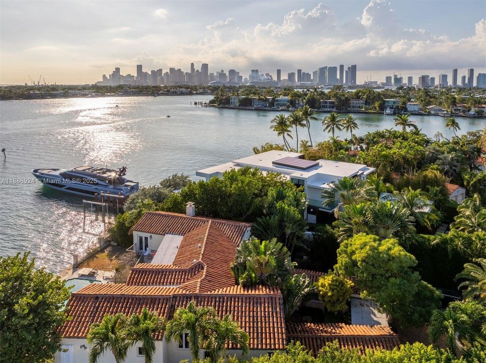 En Renta: $50,000 (4 camas, 5 baños, 5050 Pies cuadrados)