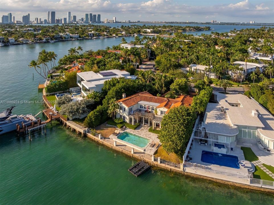 En Renta: $50,000 (4 camas, 5 baños, 5050 Pies cuadrados)