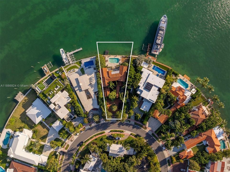 En Renta: $50,000 (4 camas, 5 baños, 5050 Pies cuadrados)