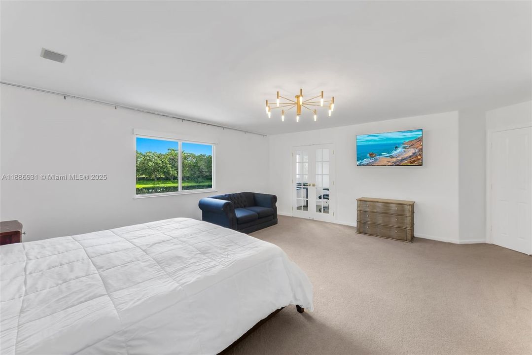 Под контрактом: $7,500 (5 спален, 3 ванн, 3318 Квадратных фут)