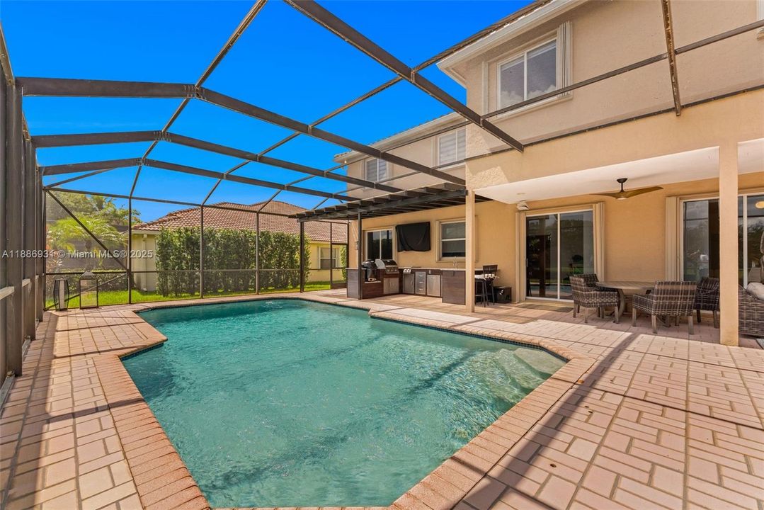 Под контрактом: $7,500 (5 спален, 3 ванн, 3318 Квадратных фут)