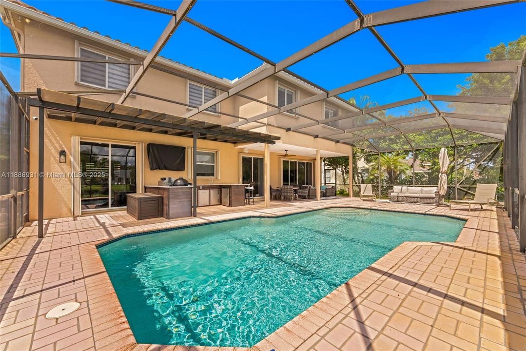 Под контрактом: $7,500 (5 спален, 3 ванн, 3318 Квадратных фут)