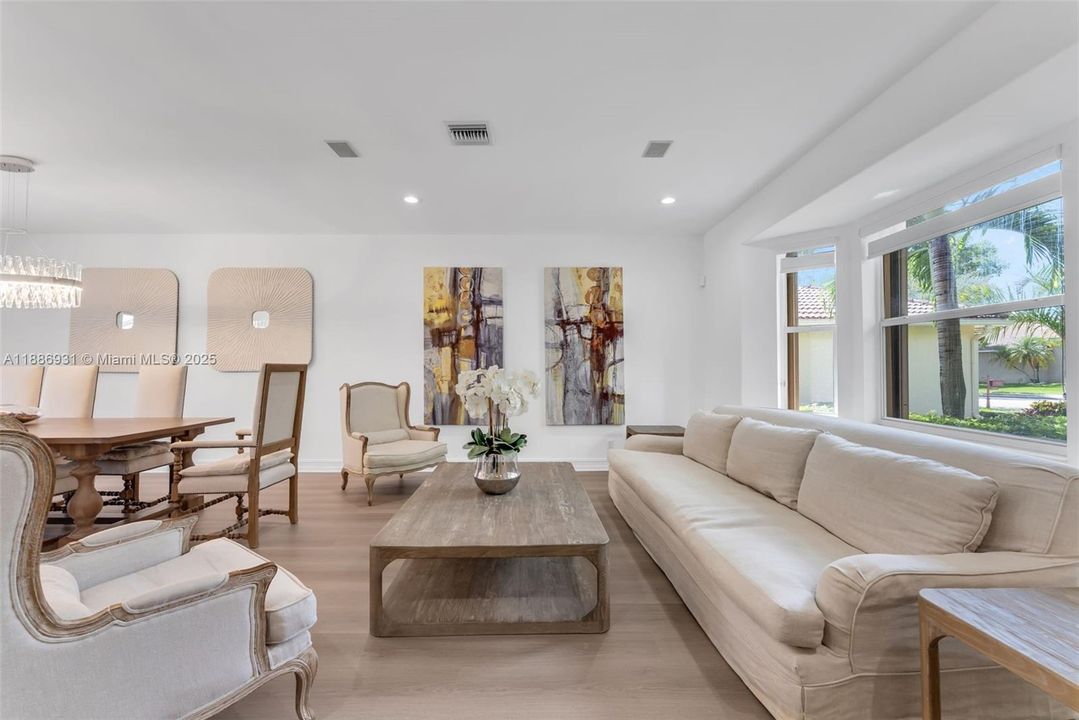 Под контрактом: $7,500 (5 спален, 3 ванн, 3318 Квадратных фут)