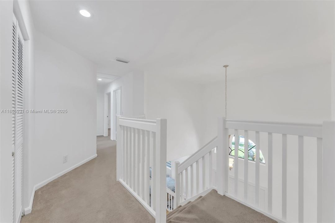 Под контрактом: $7,500 (5 спален, 3 ванн, 3318 Квадратных фут)