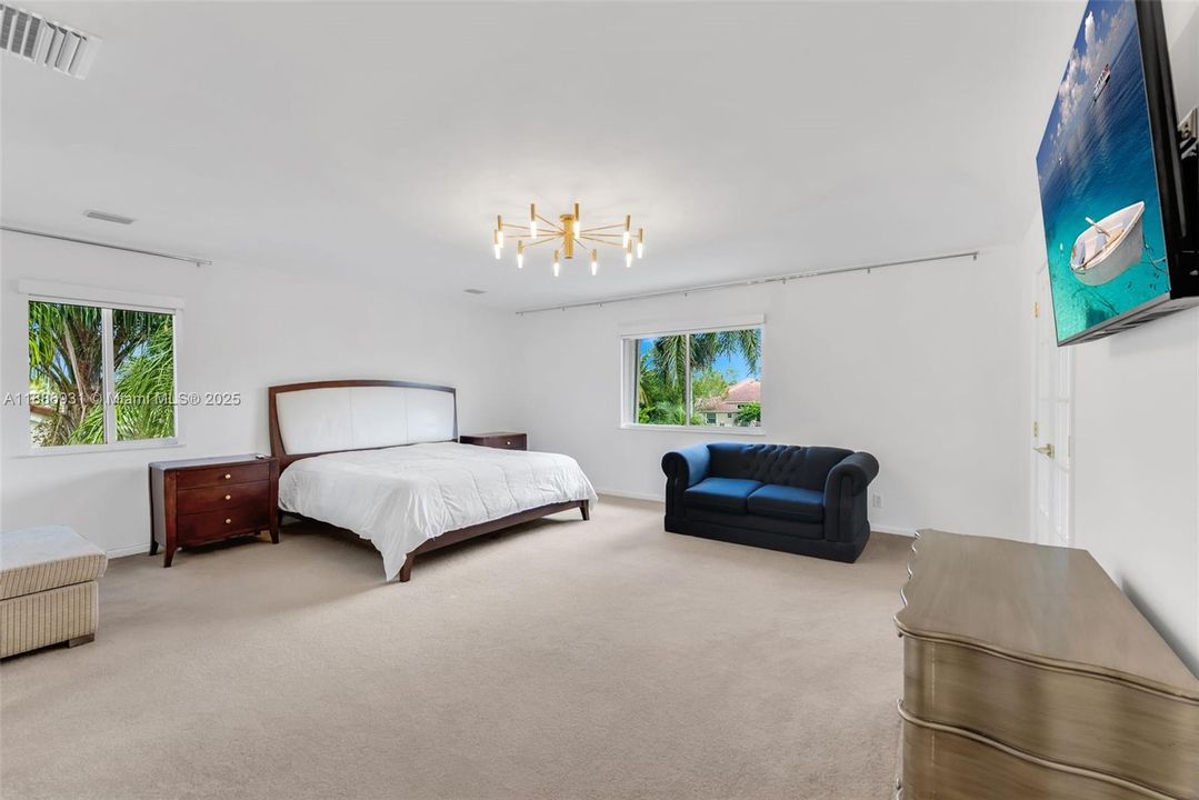 Под контрактом: $7,500 (5 спален, 3 ванн, 3318 Квадратных фут)