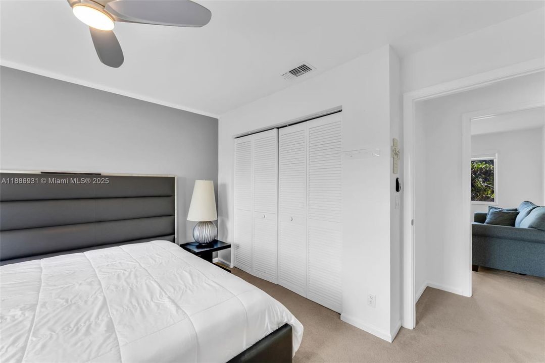 Под контрактом: $7,500 (5 спален, 3 ванн, 3318 Квадратных фут)