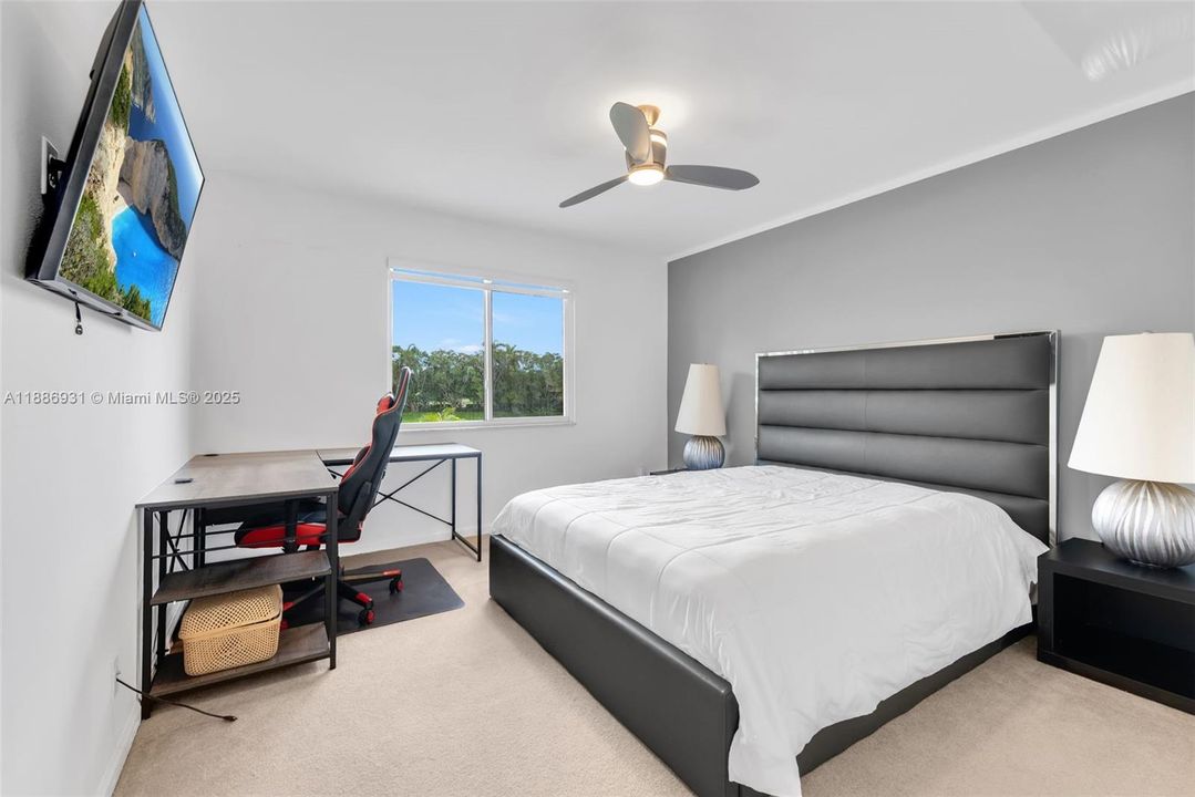 Под контрактом: $7,500 (5 спален, 3 ванн, 3318 Квадратных фут)