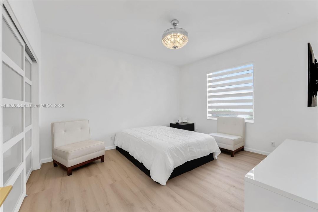 Под контрактом: $7,500 (5 спален, 3 ванн, 3318 Квадратных фут)