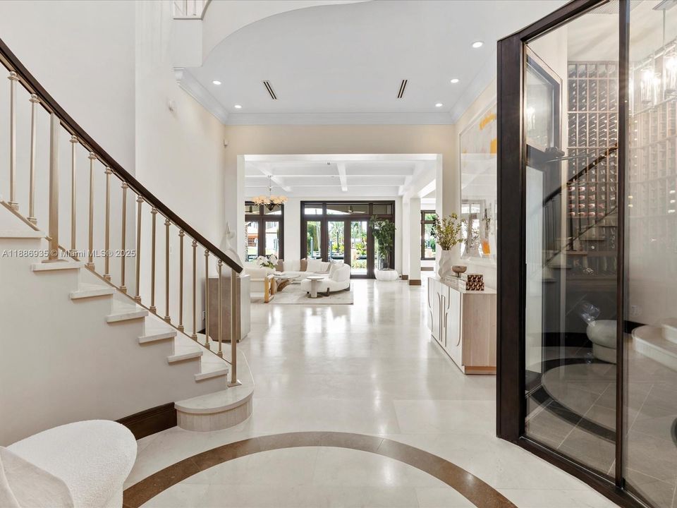 最近售出: $14,495,000 (6 贝兹, 6 浴室, 8936 平方英尺)