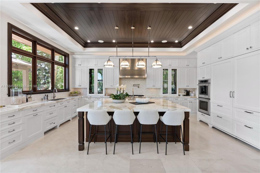 最近售出: $14,495,000 (6 贝兹, 6 浴室, 8936 平方英尺)