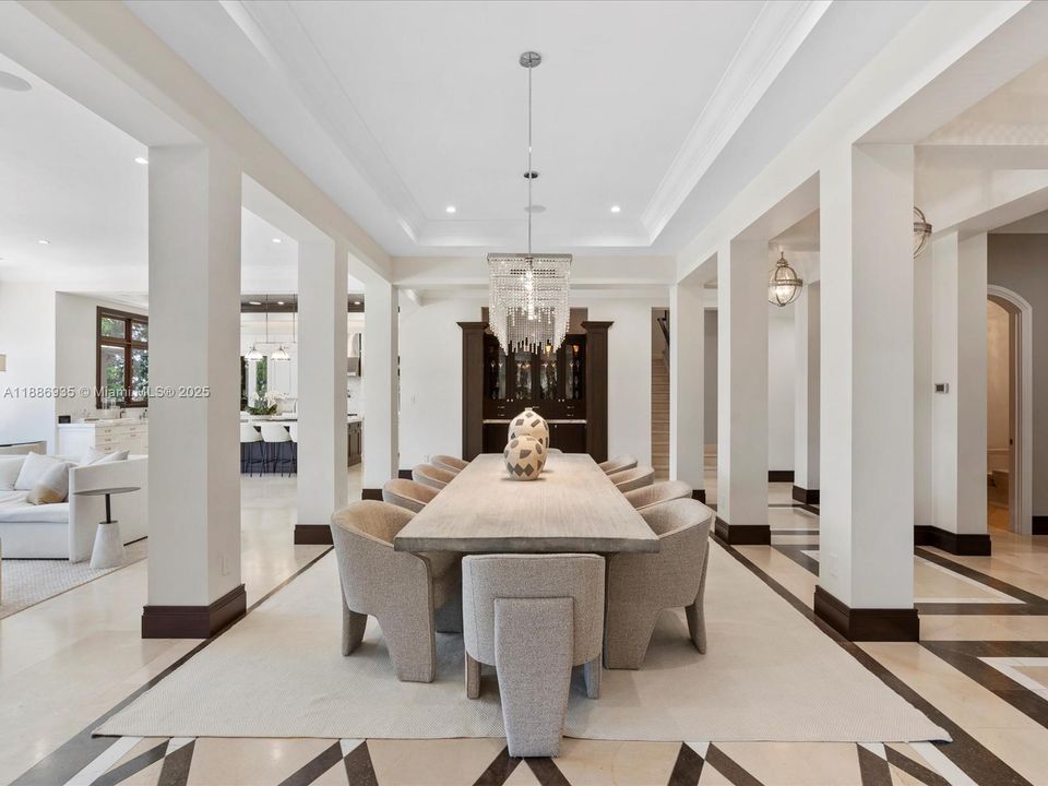 最近售出: $14,495,000 (6 贝兹, 6 浴室, 8936 平方英尺)