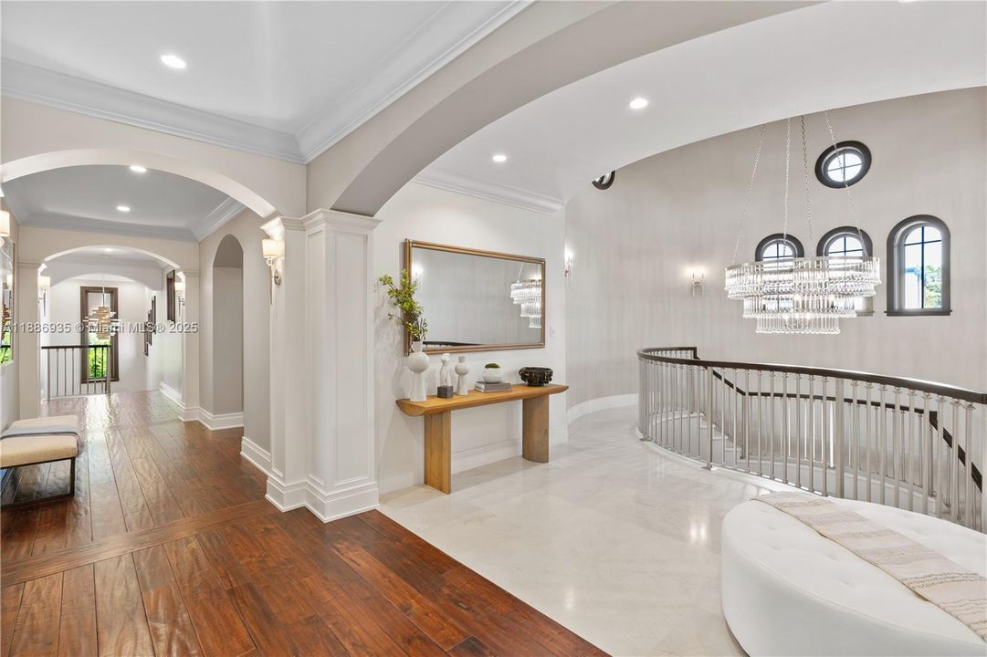 最近售出: $14,495,000 (6 贝兹, 6 浴室, 8936 平方英尺)