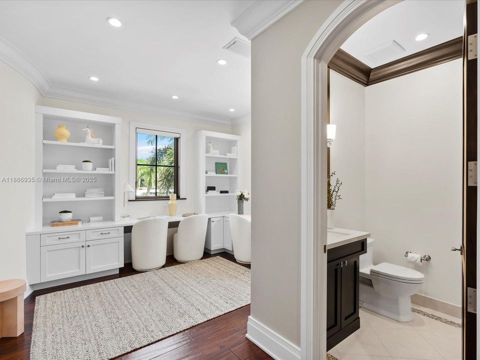 最近售出: $14,495,000 (6 贝兹, 6 浴室, 8936 平方英尺)