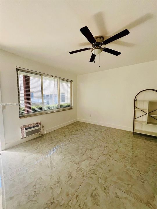 For Rent: $1,900 (0 beds, 1 baths, 480 Square Feet)