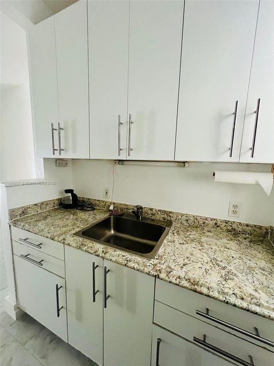 For Rent: $1,900 (0 beds, 1 baths, 480 Square Feet)