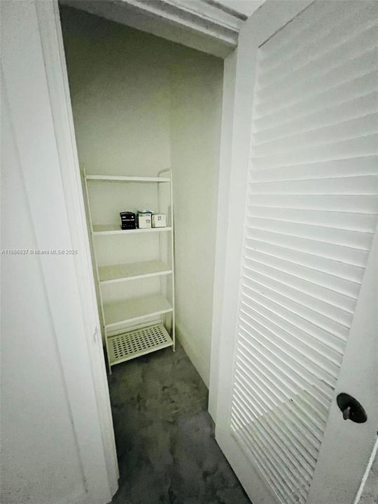 For Rent: $1,900 (0 beds, 1 baths, 480 Square Feet)