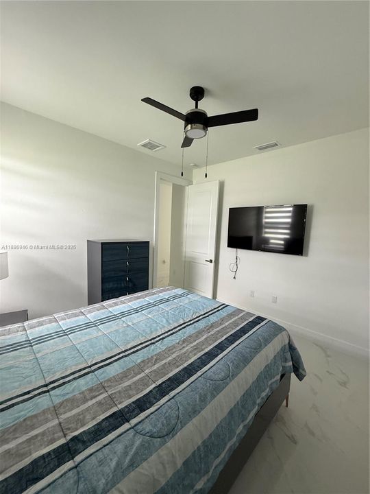 合同活跃: $325,000 (3 贝兹, 2 浴室, 0 平方英尺)