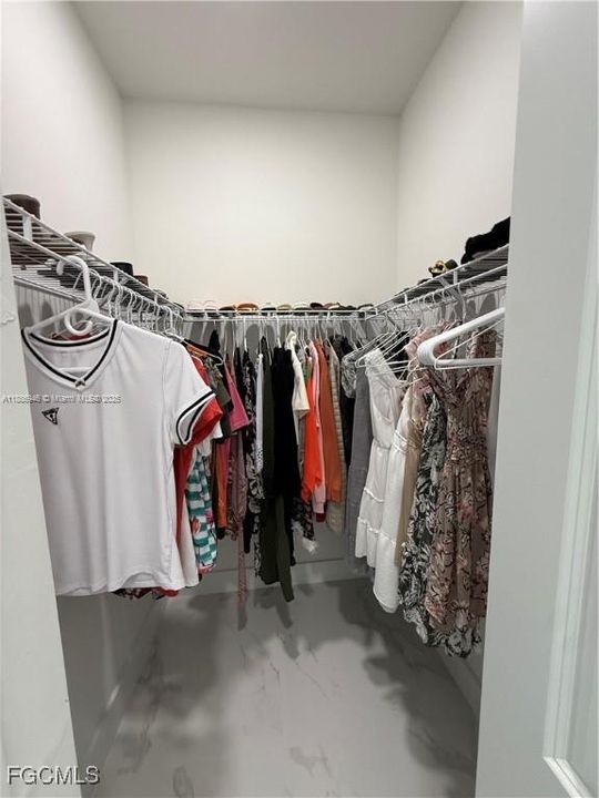 合同活跃: $325,000 (3 贝兹, 2 浴室, 0 平方英尺)