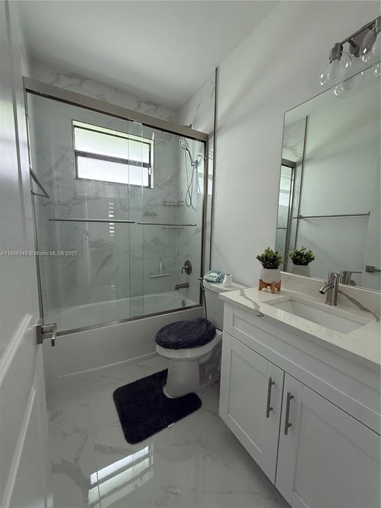 合同活跃: $325,000 (3 贝兹, 2 浴室, 0 平方英尺)