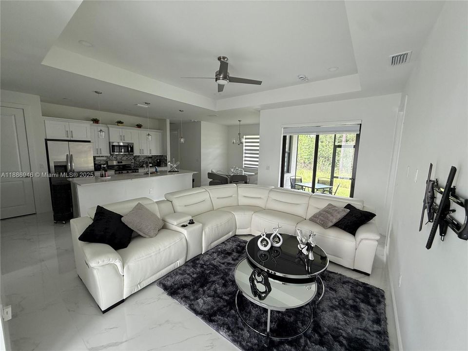 合同活跃: $325,000 (3 贝兹, 2 浴室, 0 平方英尺)