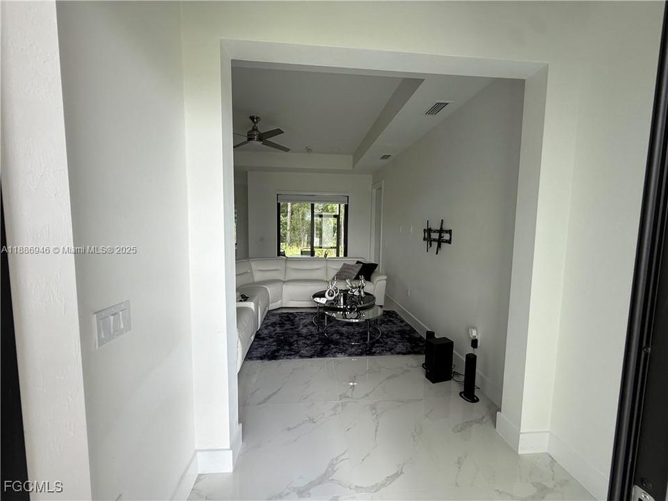 合同活跃: $325,000 (3 贝兹, 2 浴室, 0 平方英尺)