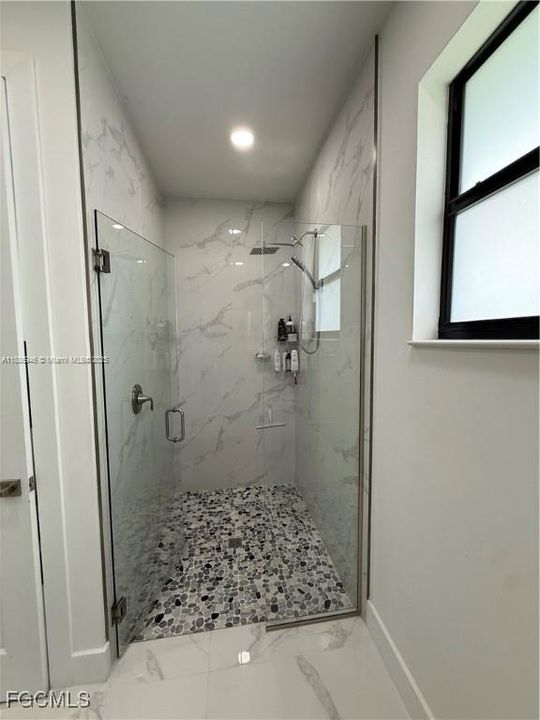 合同活跃: $325,000 (3 贝兹, 2 浴室, 0 平方英尺)