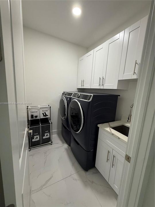 合同活跃: $325,000 (3 贝兹, 2 浴室, 0 平方英尺)