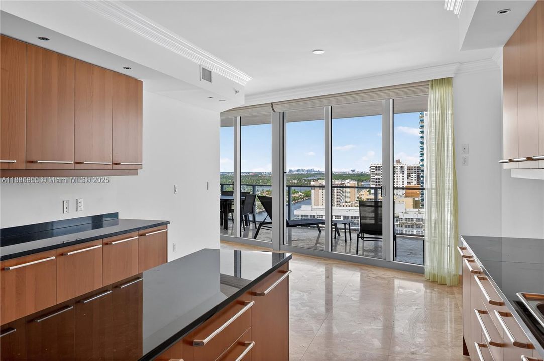 待售: $2,800,000 (4 贝兹, 3 浴室, 3466 平方英尺)