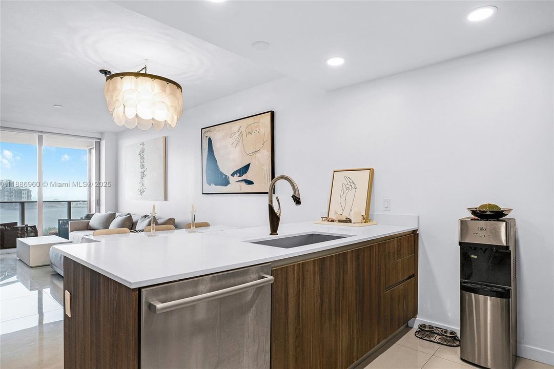 Vendido Recientemente: $665,000 (1 camas, 1 baños, 706 Pies cuadrados)