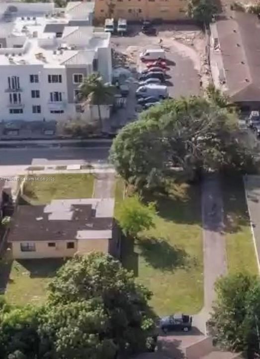 En Venta: $760,000 (0.24 acres)