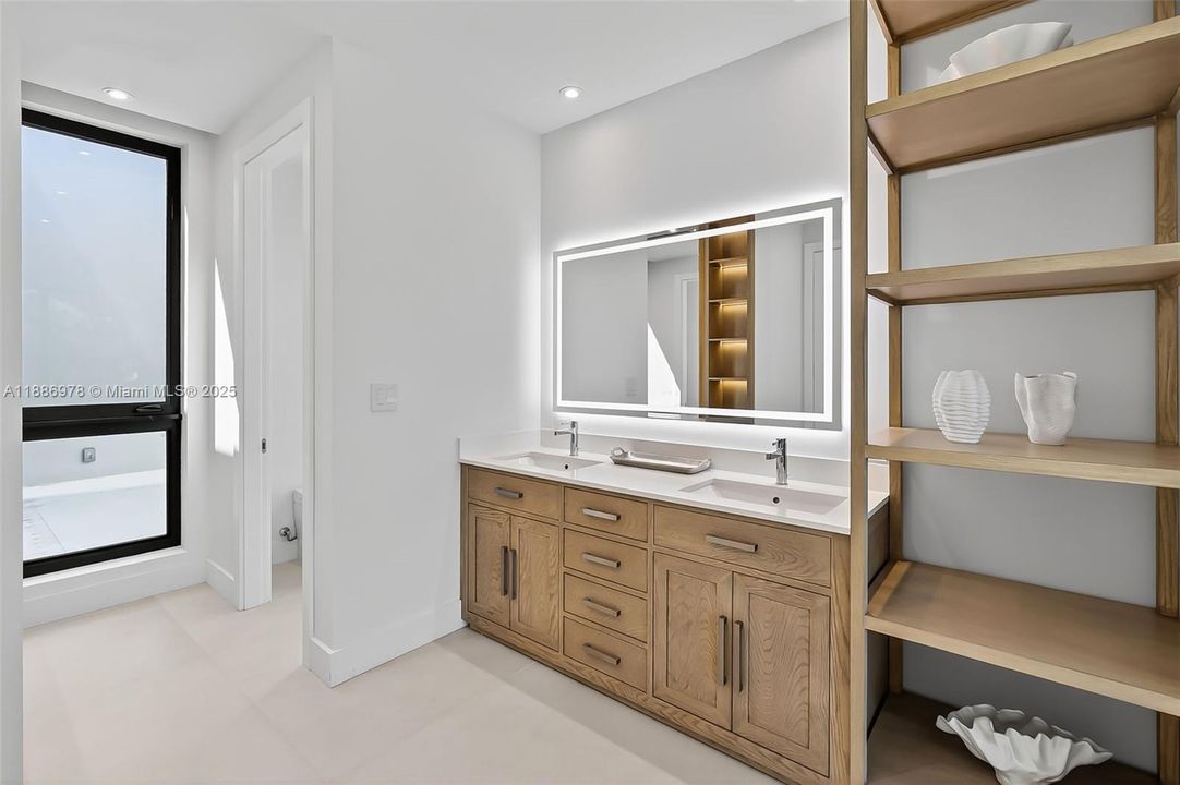 待售: $7,200,000 (4 贝兹, 5 浴室, 3949 平方英尺)