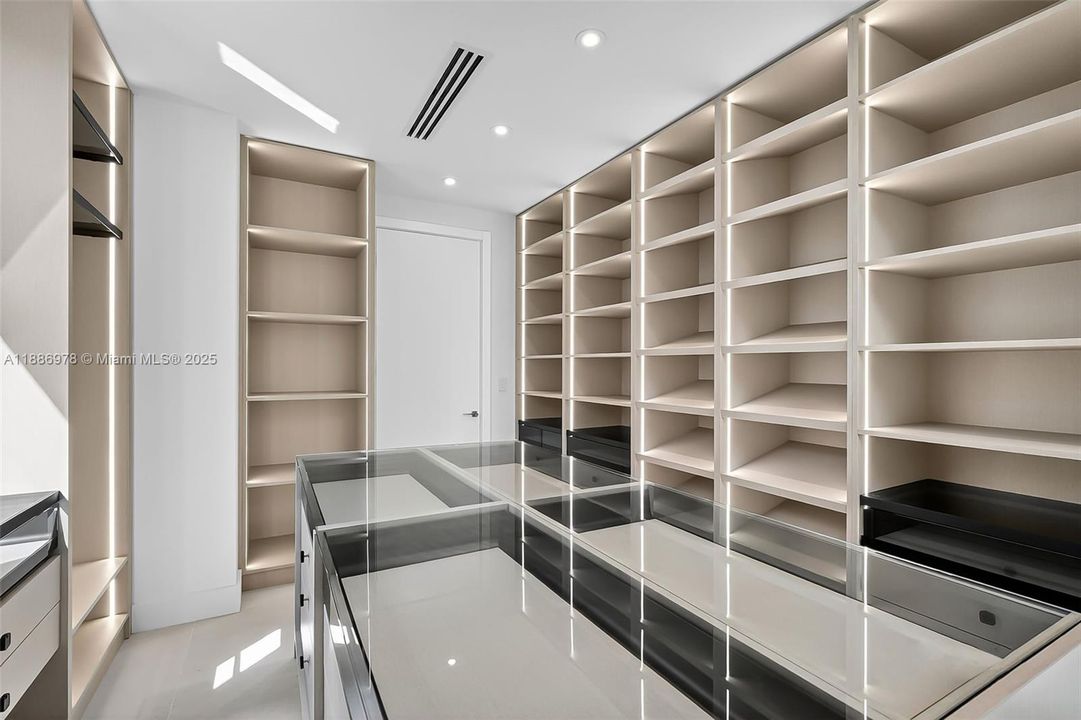 待售: $7,200,000 (4 贝兹, 5 浴室, 3949 平方英尺)